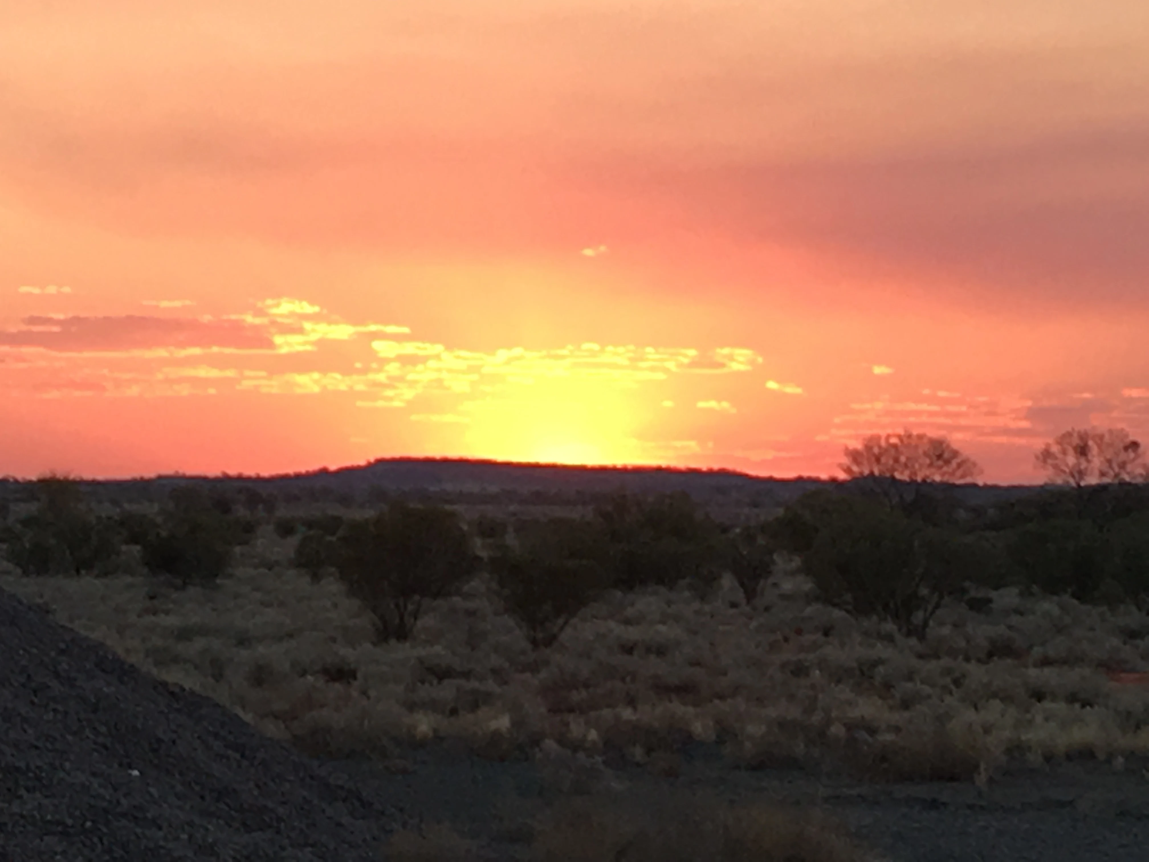 Ben & Michelle - Road Trip Around Australia - The Week of Bigs... incl Big Car Trouble - This week was big, in many senses of the word, big drives, big scenery, big rocks, big carparks, big car troubles...
