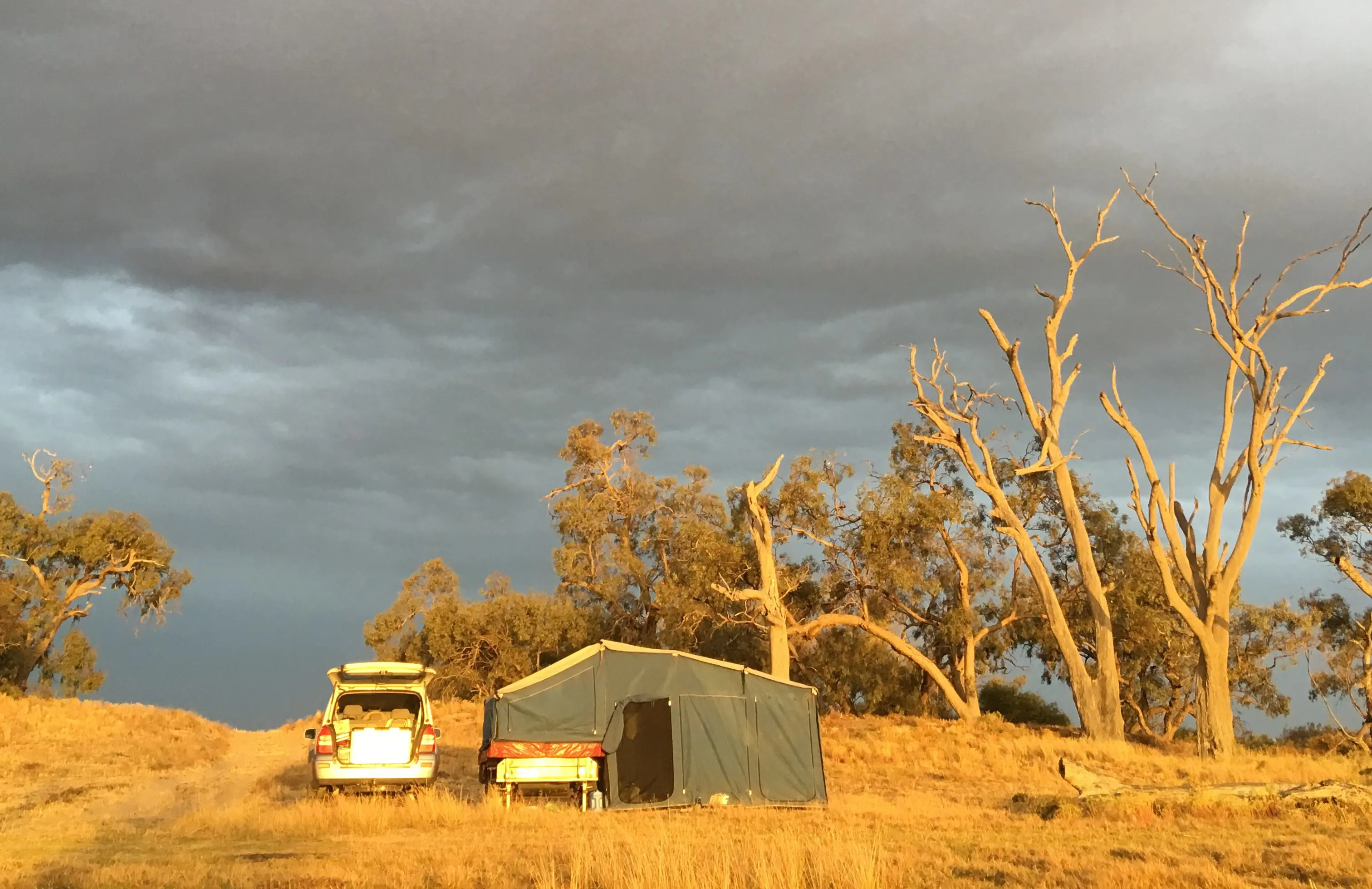 Ben & Michelle | Road Trip Around Australia | Do you want to know why we didn't free camp sooner? Lots of reasons... some of them excuses. But if we could do our time again we would be more self-sufficient (with a toilet and reliable power system) and less scaredy cats!
