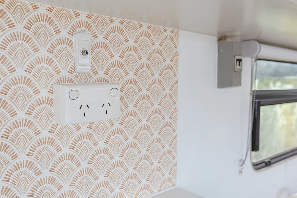 Kitchen splashback with light brown and white pattern